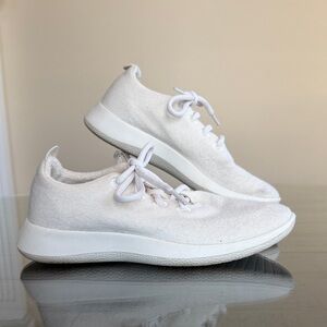 Allbirds Wool Runners in Natural White Athletic Shoes. Womens Size 6. Have dirt